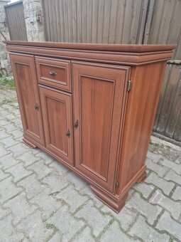 Větší krásná komoda - 2