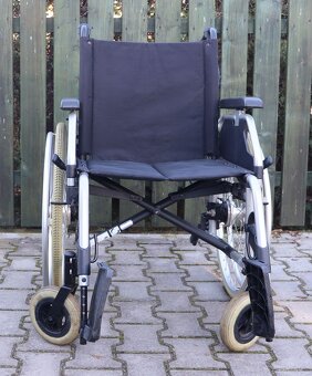 059-Mechanický invalidní vozík Meyra. - 2