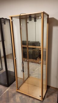 Skleněné vitríny – 4 ks – elegantní provedení, podsvícené - 2