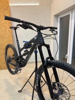 YT CAPRA mk2 27,5 custom al black magic XL (jako L jine znac - 2