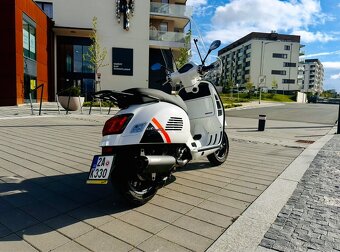Vespa GTS 300 Supersport – r.v. 2023, 5000 km, 1. majitel - 2