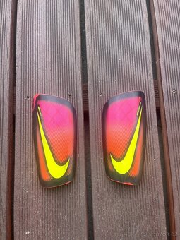 Fotbalové chrániče Nike Mercurial lite - 2