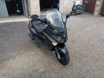 Piaggio xevo 125 Cz doklady v ceně Černý 1 - 2