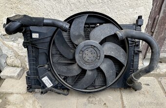 Chladič včetně Ventilátoru Mercedes Benz - 2