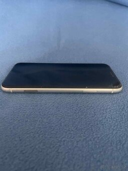 APPLE iPhone 11 64GB bílý - 2