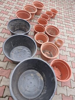 Plastové květináče - 2