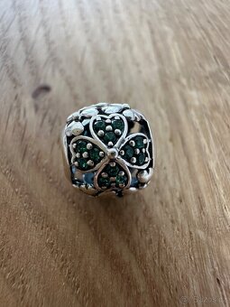 Korálek se čtyřlístky na Pandora náramek - 2