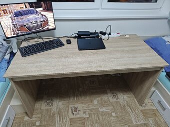 Pracovní stůl - 2