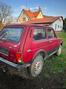 2x Lada Niva + kastle - 2