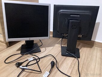 Dva monitory hp - 2