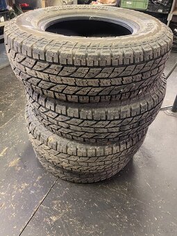 Yokohama Geolandar AT 215/75 R15 - 2