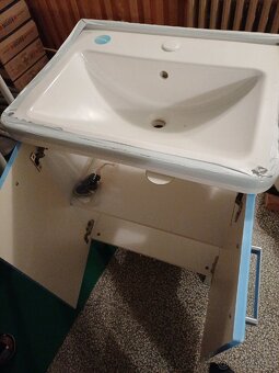 Prodám umyvadlo se skříňkou - 2