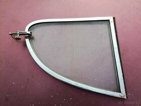 Větrací okénka na T 603 - 2