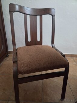 Kulatý stůl a pět retro židli - 2