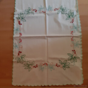 Vyšívané ubrusy.... - 2