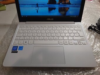 Asus E203N - 2