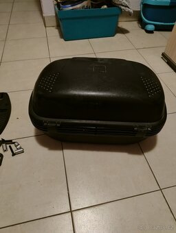 Kufr givi - 2