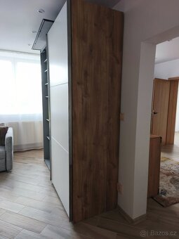 Prodám velikou šatní skříň - 2