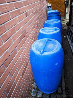 Prodám plastové sudy 150 l - 2