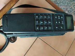 Telefon Siemens P 1. 4 kg těžký. - 2