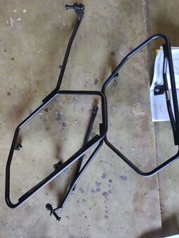 Podpěry brašen GIVI TE2118 a montážní sada TE2118 KIT - 2