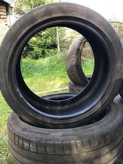 235/40 R19 DOT22-6mm - 2