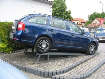 Octavia combi II 1,6 TDiCR-77 kW, 98.000,-Kč - 2