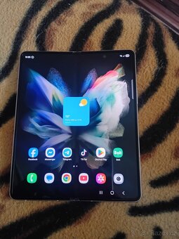 Samsung ZFold3 - 2