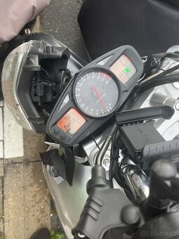 Suzuki GSR 600 (2006) – bouraná, motor OK, na díly - 2