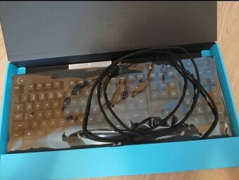 Logitech G213 - 2