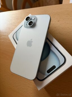 Apple iPhone 15 - 128 GB, bílý - 2