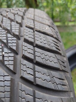 4x Pneu 215/50 R18 Goodyear UltraGrip Performance 3  (TOP) - 2