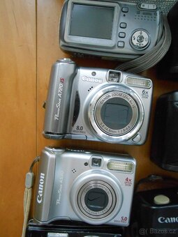 12kusů fotoaparátů +1x expozimetr Leningrad 4 +blesk - 2