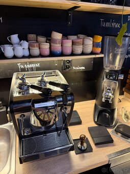 Kávovar Nuova Simonelli - Musica + Mlýnek Compak F8 - 2
