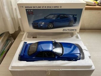 NISSAN Skyline GT-R R34 V-Spec II / AUTOart 1:18 DieCast - 2