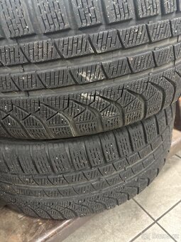 Zimní Pirelli245/40R19 - 2