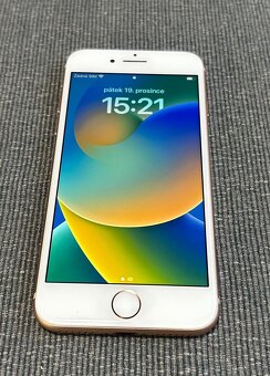 Apple iPhone 8 128Gb světle růžový - 2