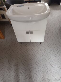 Koupelnová skříňka - 2