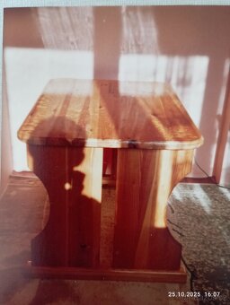 Masivní borovicový stůl - 2