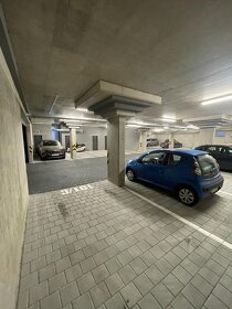 Pronájem krytého parkovacího stání Praha - Karlín - 2