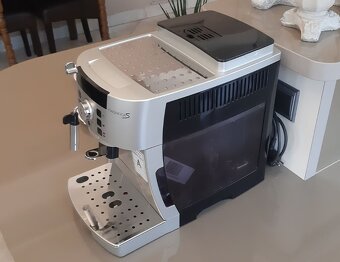 Kávovar Delonghi ECAM 22.110 Magnifica S - 2