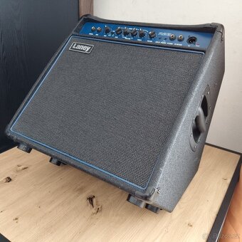 Laney RB3 - Baskytarové kombo, tranzistorové 65W - 2