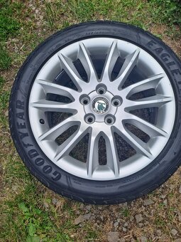 Alu kola 5x112 originál Škoda Octavia II 225/45 R17 - 2