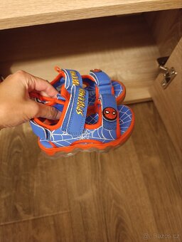 Svítící sandálky Spiderman - 2