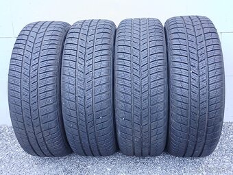 Pěkná zimní kola Škoda Karog 215/60/16, vzorek 8mm - 2