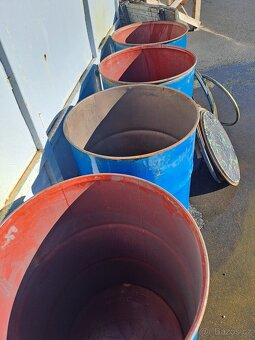 Plechové kovové sudy 200l s víkem a uzávěrem 4 ks - 2