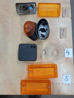 Přední blinkr a kryt,,pozička,koncová lampa. - 2
