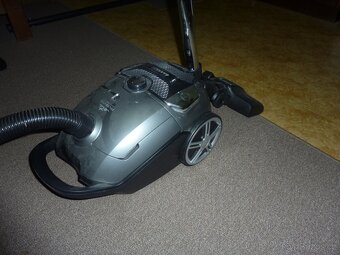 Podlahový vysavač ETA - 2