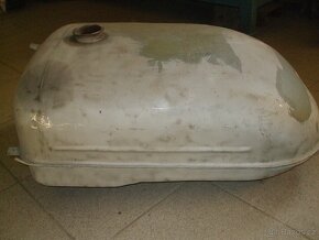zetor 25  nádrž - 2