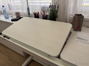 Prodám rostoucí stůl a židli - 2